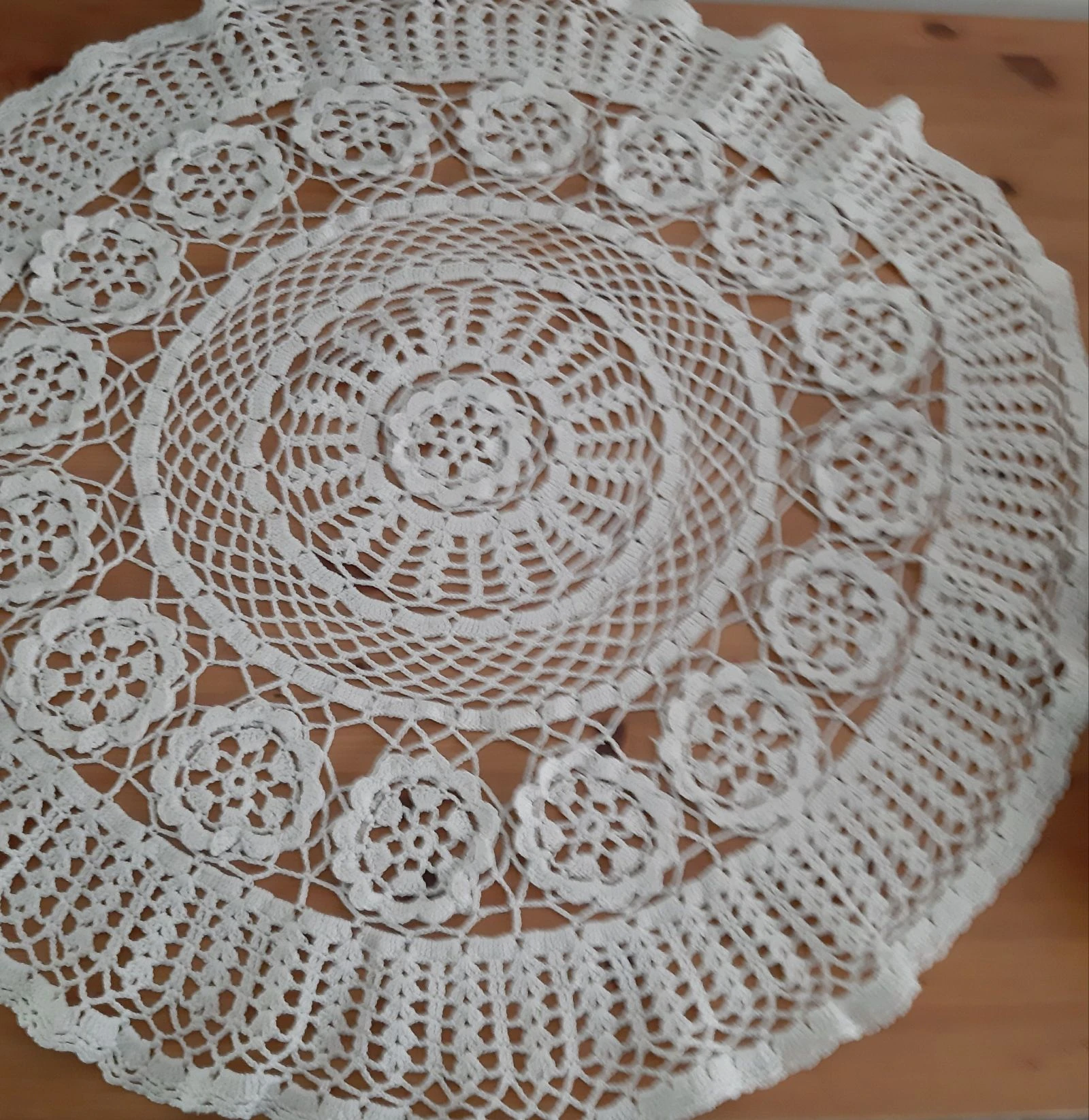 Round crocheted tablecloth or placemat – photo 2